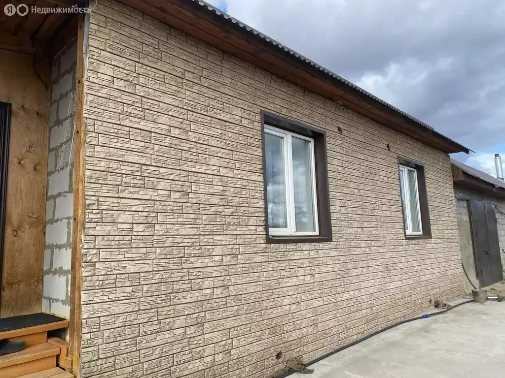 Дом в село Нижний Саянтуй, Дорожная улица (154.8 м) - Фото 1