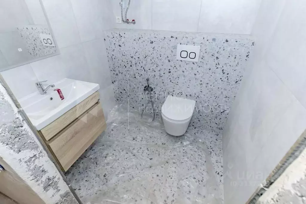 2-к кв. Тюменская область, Тюмень ул. Республики, 204к7 (67.6 м) - Фото 0