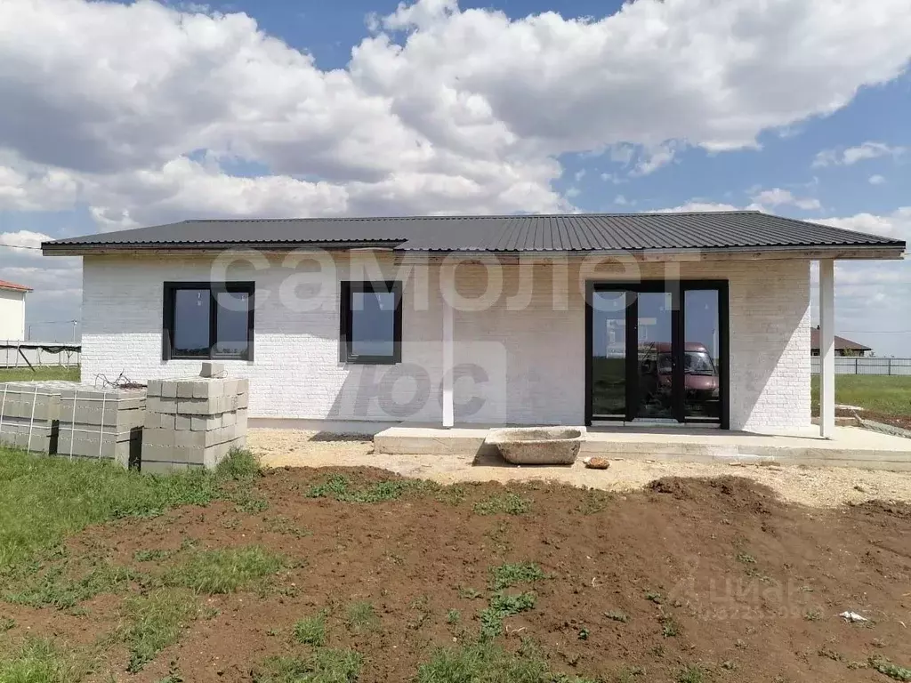 Дом в Крым, Сакский район, Уютненское с/пос, Братские дачи кп  (85 м) - Фото 1