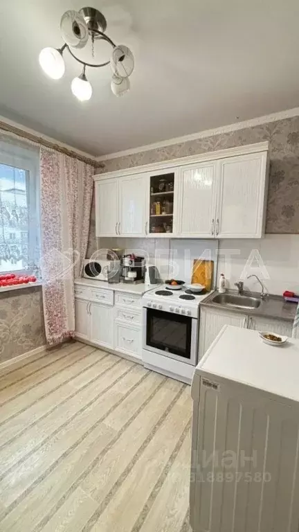 2-к кв. Тюменская область, Тюмень Уральская ул., 74 (50.0 м) - Фото 1