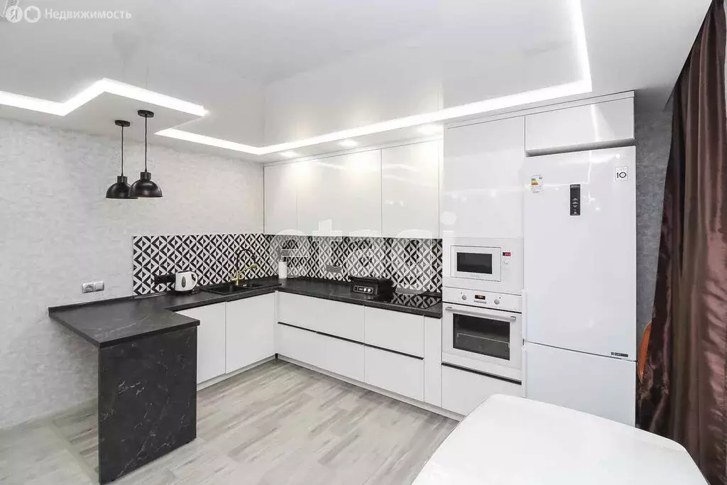 2-комнатная квартира: Тюмень, Солнечный проезд, 8к2 (69.4 м) - Фото 2