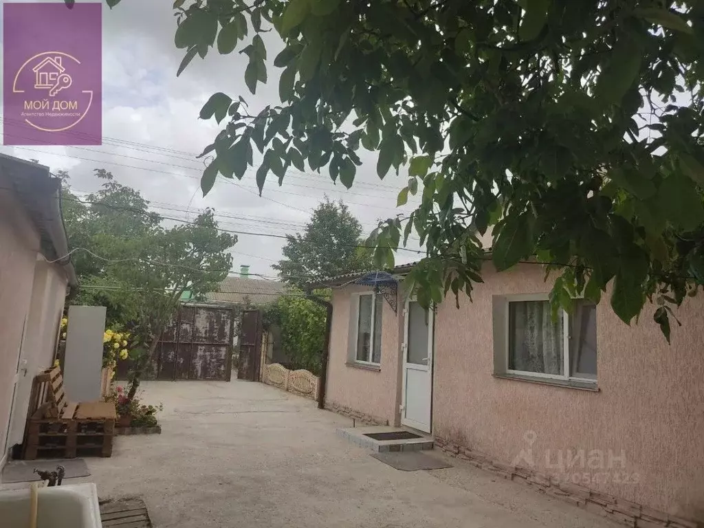 Дом в Крым, Сакский район, с. Добрушино ул. Гагарина, 2 (50 м) - Фото 2