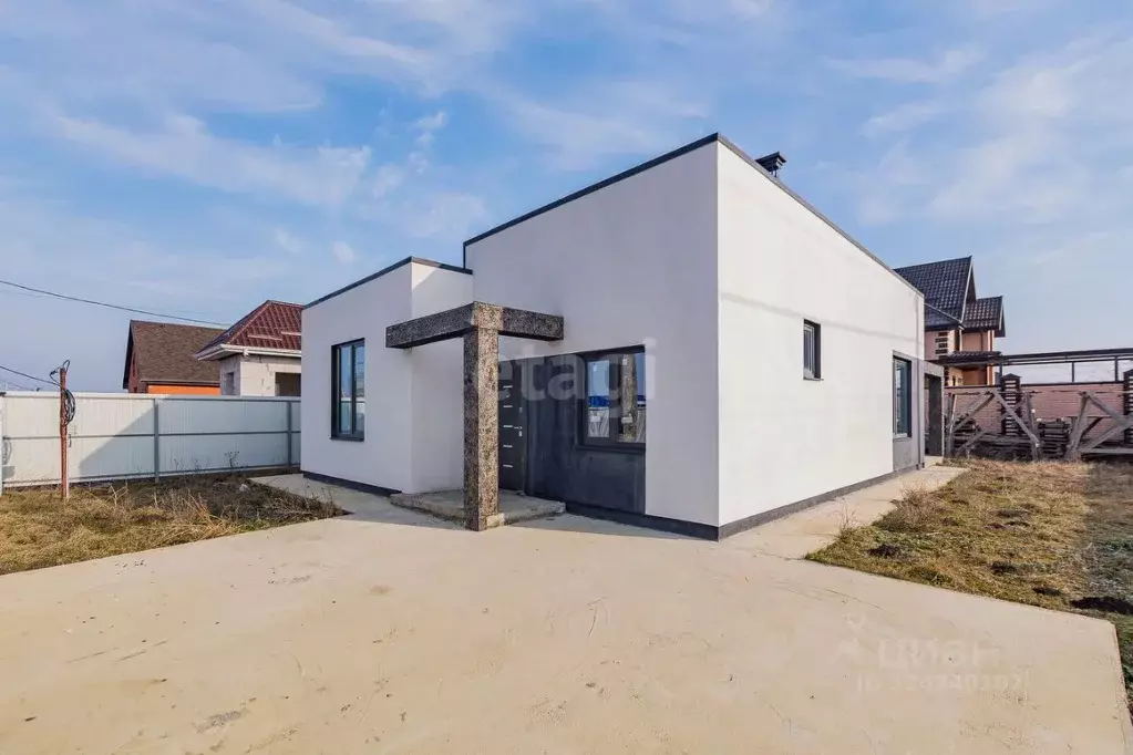 Дом в Краснодарский край, Динской район, Новотитаровская ст-ца ул. 50 ... - Фото 1