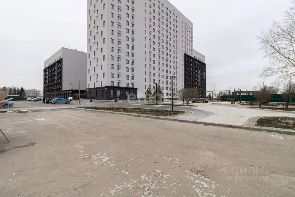 3-к кв. Тюменская область, Тюмень Новгородская ул., 14 (84.4 м) - Фото 0