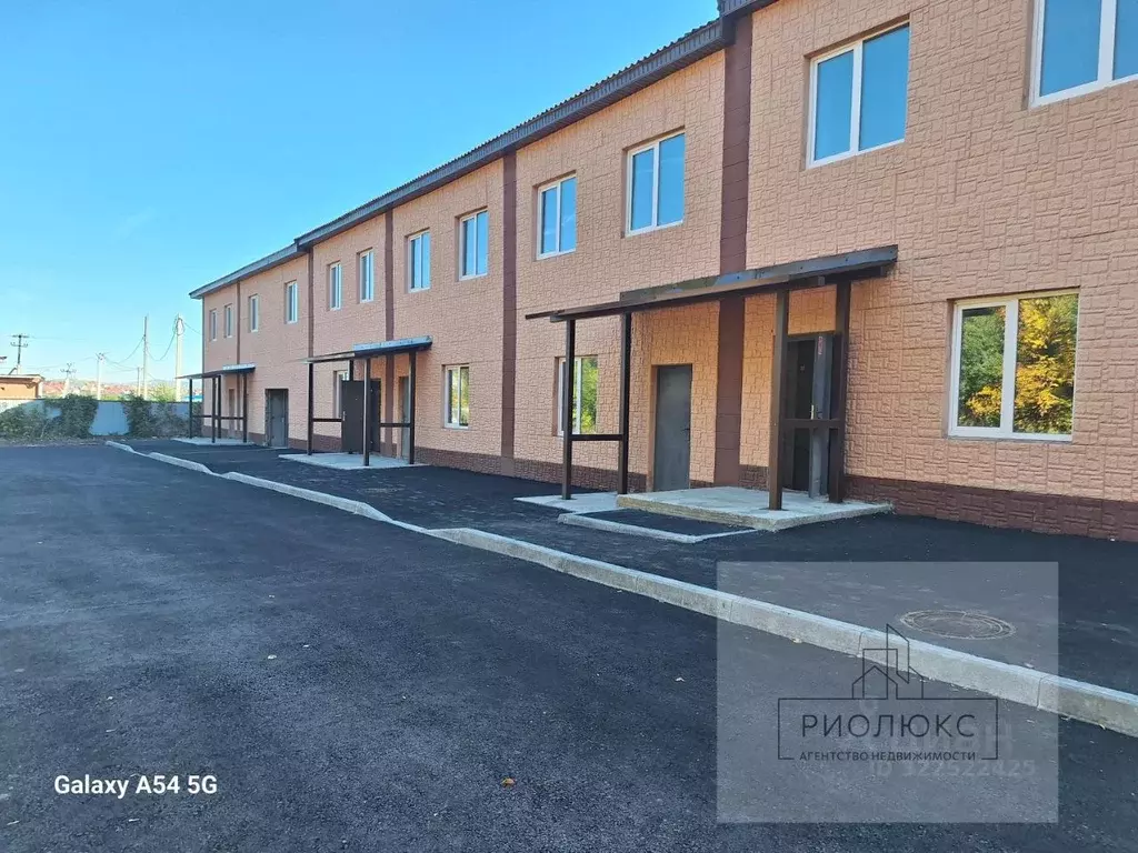 Таунхаус в Челябинская область, Магнитогорск ул. Калмыкова, 56 (150 м) - Фото 1