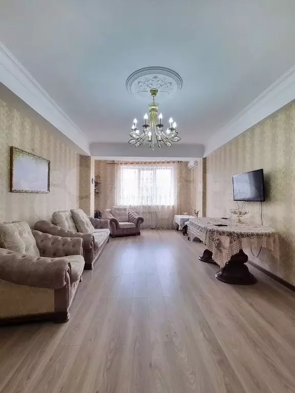 2-к. квартира, 75 м, 1/10 эт. - Фото 1