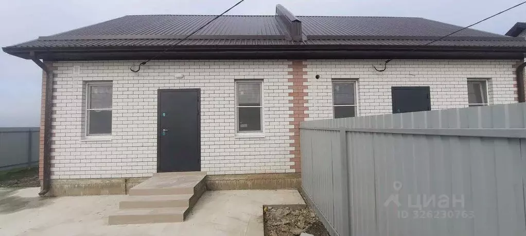 Таунхаус в Краснодарский край, Динской район, Новотитаровская ст-ца ... - Фото 1