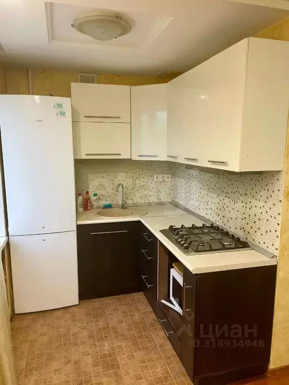 3-к кв. Омская область, Омск Заозерный мкр, ул. Лаптева, 5 (57.0 м) - Фото 0