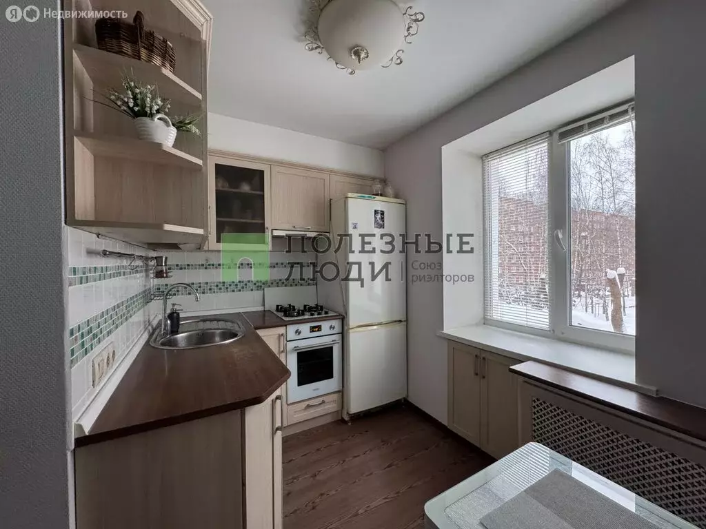 3-комнатная квартира: Ижевск, улица Максима Горького, 152 (56.1 м) - Фото 2