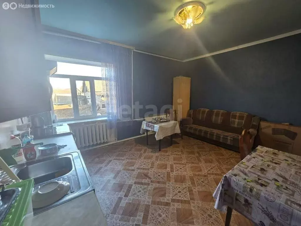 Дом в село Большой Хомутец, Центральная улица (100 м) - Фото 2