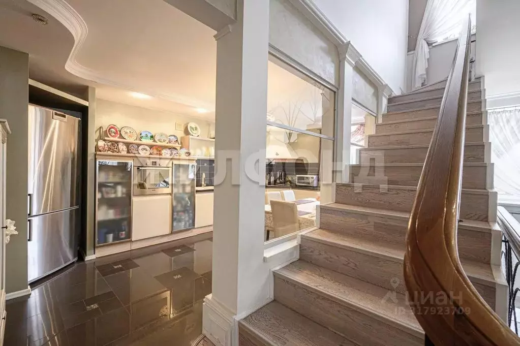 Квартира, 4 комнаты, 292.7 м - Фото 0