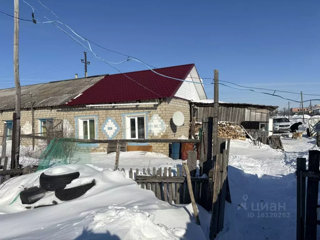 Дом в Омская область, Кормиловский район, с. Юрьево Набережная ул. (42 ... - Фото 0