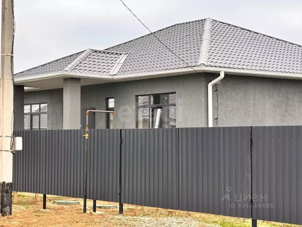 Дом в Астраханская область, Наримановский район, с. Солянка  (110 м) - Фото 1