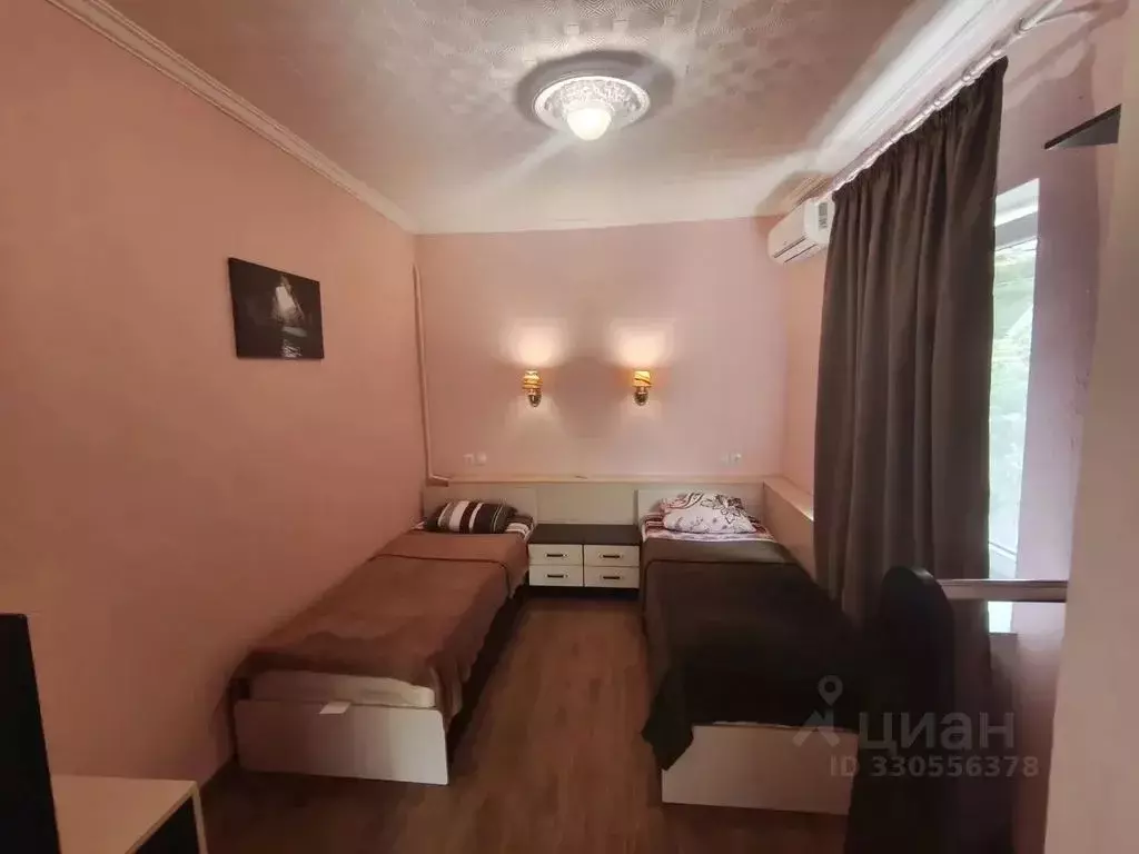Дом в Краснодарский край, Геленджик ул. Матросова, 6 (50 м) - Фото 1