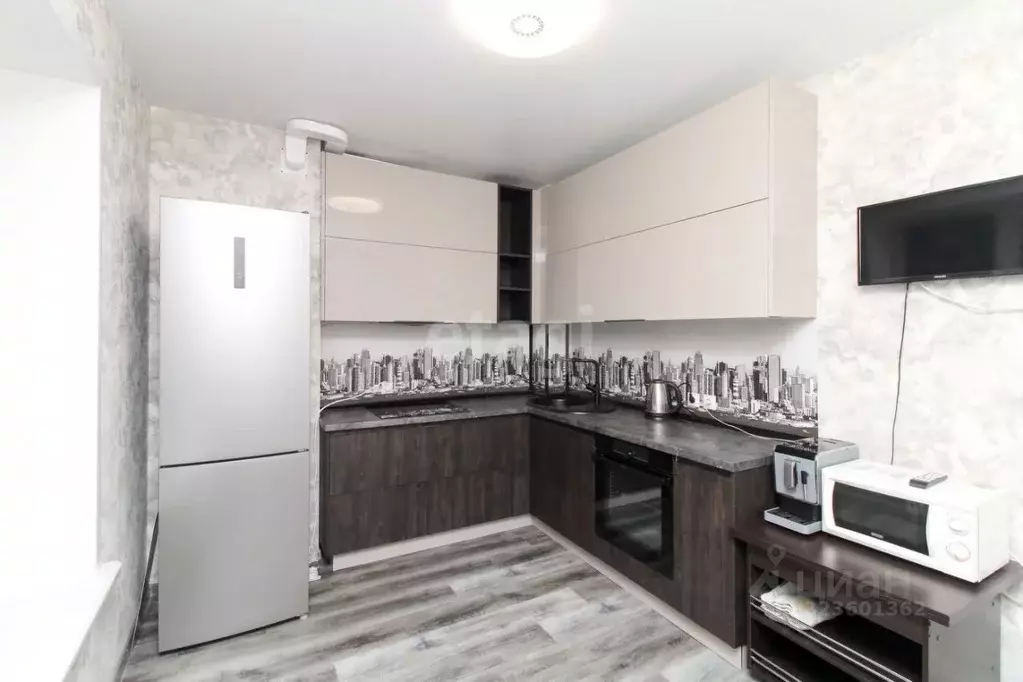 2-к кв. Красноярский край, Красноярск ул. Петра Ломако, 4 (60.1 м) - Фото 2