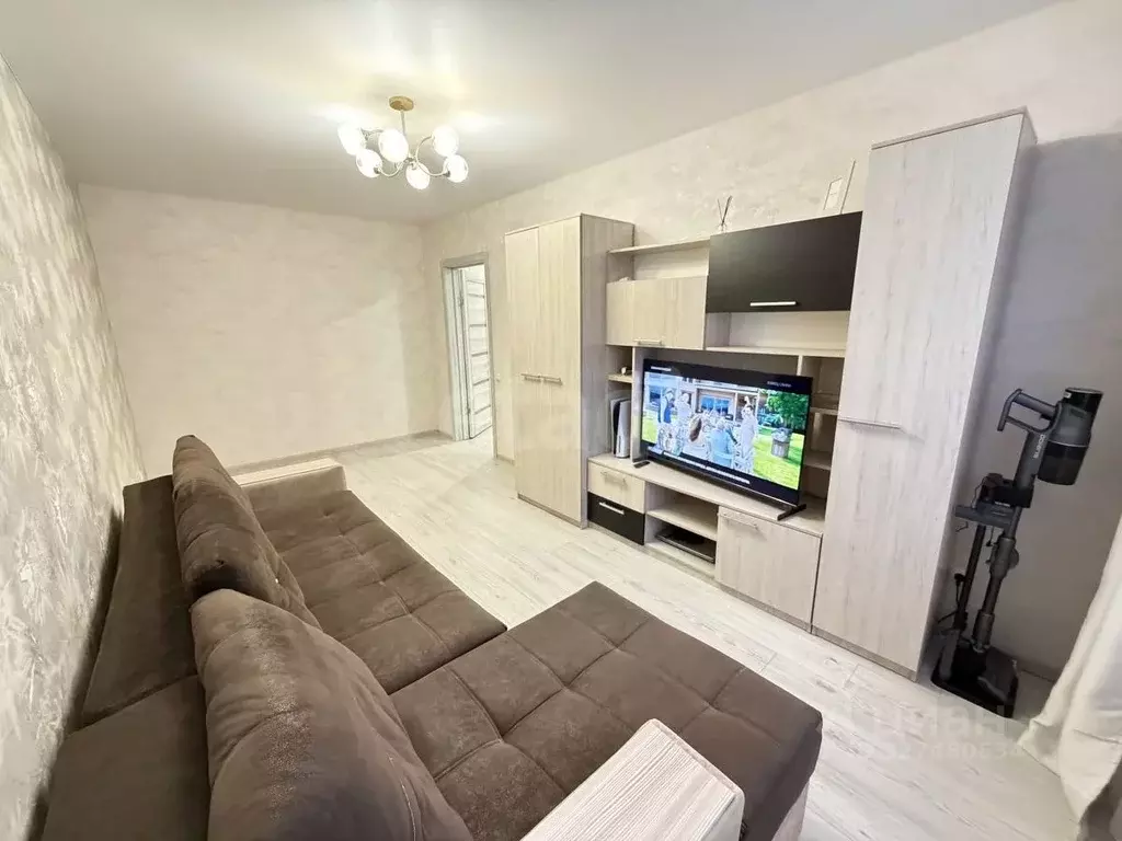 1-к кв. Курганская область, Курган Заозерный жилрайон, 7-й мкр, 14 ... - Фото 1