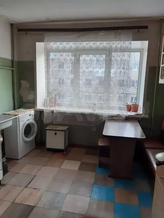 Комната 11,2 м в 6-к., 2/4 эт. - Фото 1