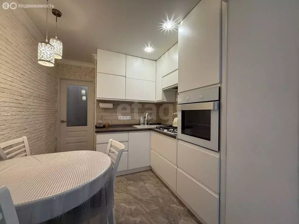 3-комнатная квартира: Владикавказ, улица Колка Кесаева, 137 (70 м) - Фото 1