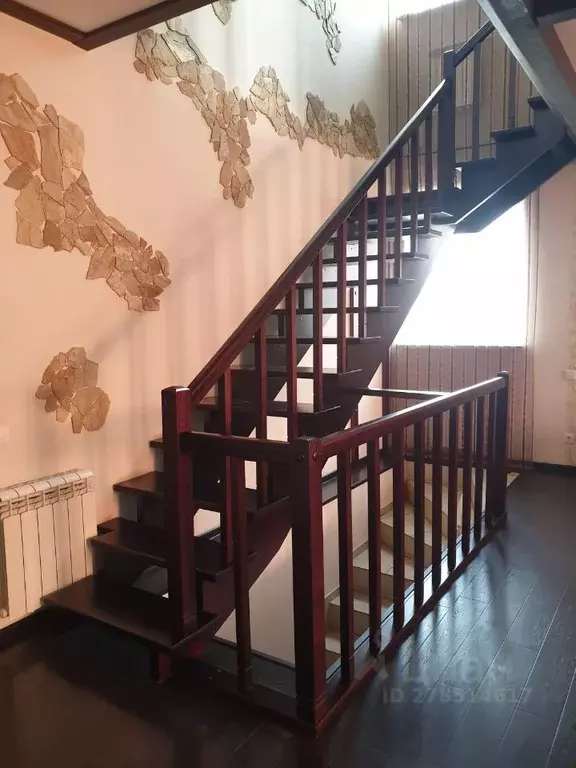 Дом в Самарская область, Тольятти 18А кв-л,  (289 м) - Фото 0