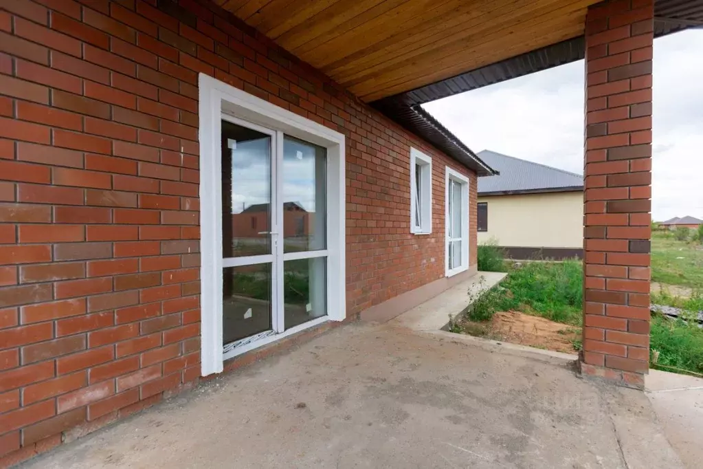 Дом в Оренбургская область, Оренбургский район, Нежинский сельсовет, ... - Фото 1