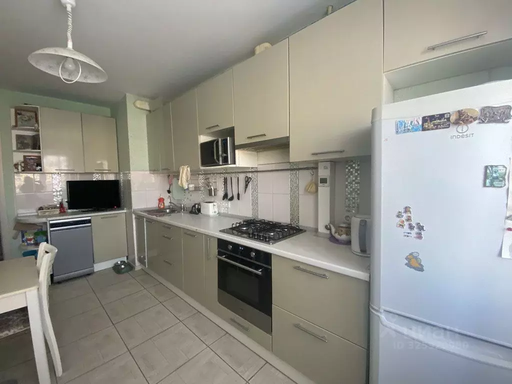 2-к кв. Омская область, Омск ул. 21-я Амурская, 35 (55.0 м) - Фото 1