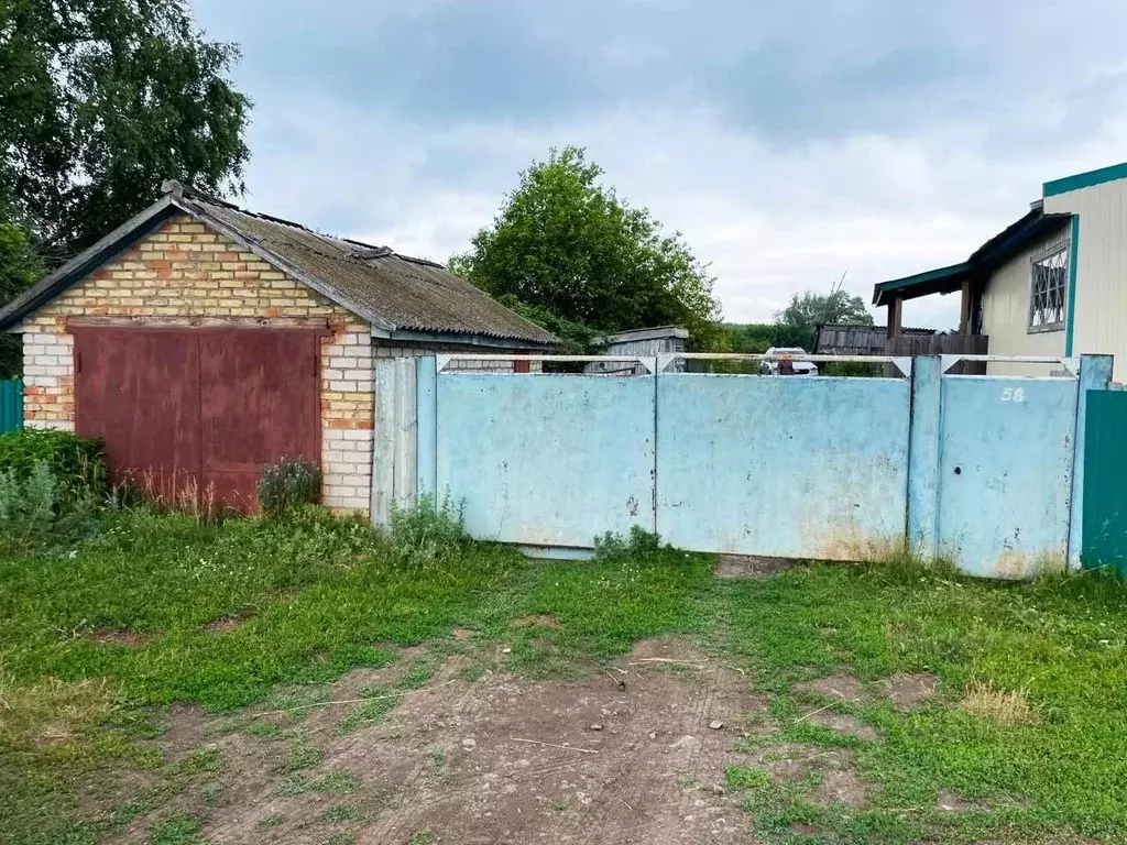 Дом в Башкортостан, Чишминский район, Еремеевский сельсовет, с. ... - Фото 2