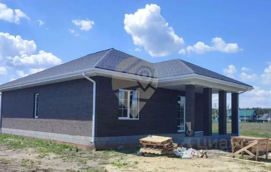 Дом в Белгородская область, Старооскольский городской округ, с. Озерки ... - Фото 1