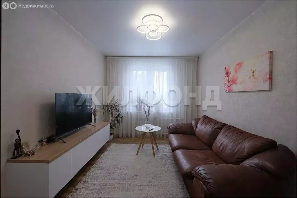 3-комнатная квартира: Новосибирск, Зыряновская улица, 61 (71.1 м) - Фото 1