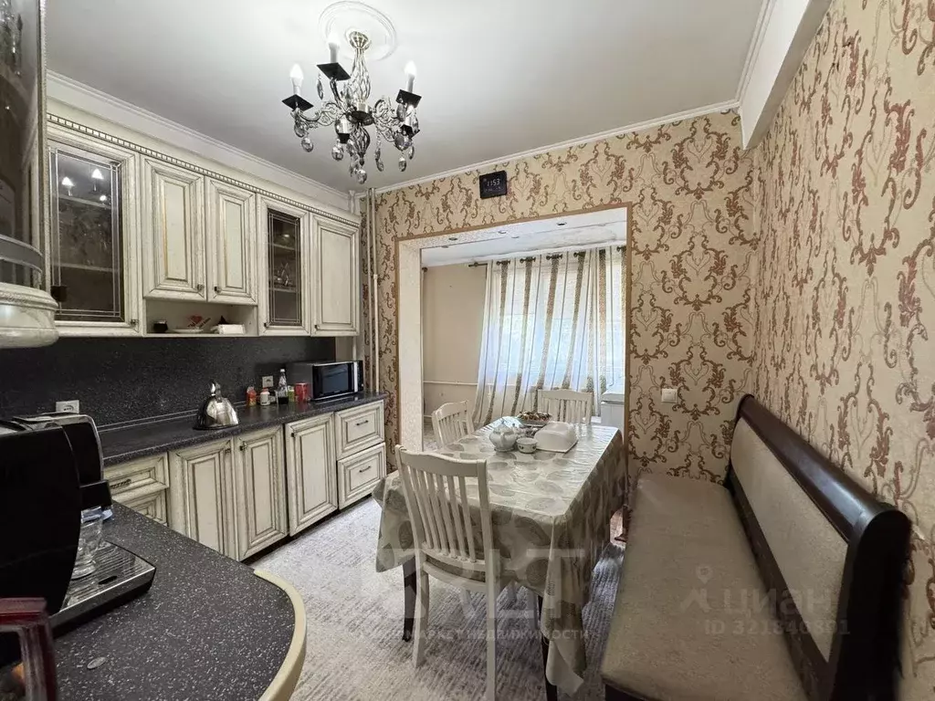 3-к кв. Дагестан, Махачкала ул. Абдуллы Гаджиева, 24А (85.0 м) - Фото 0