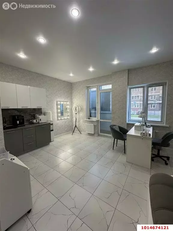 Квартира-студия: Краснодар, улица им. Мурата Ахеджака, 12к7 (30 м) - Фото 1
