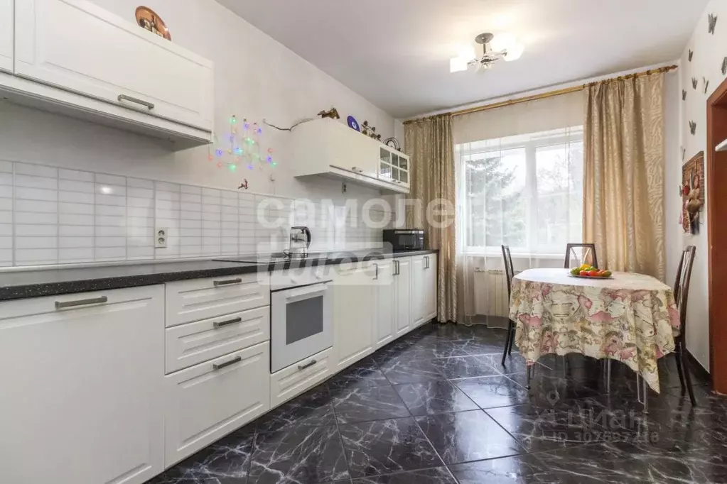 Дом в Башкортостан, Уфа Коммунистическая ул., 122/1 (318 м) - Фото 0