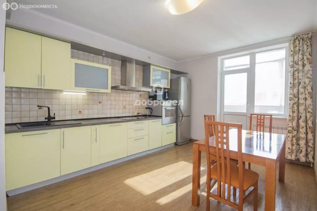 3-комнатная квартира: Екатеринбург, улица 8 Марта, 181к6 (85.5 м) - Фото 1