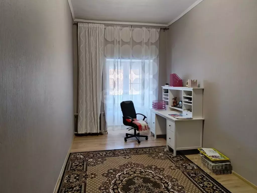 4-к кв. Псковская область, Остров ул. Освобождения, 4 (93.4 м) - Фото 1