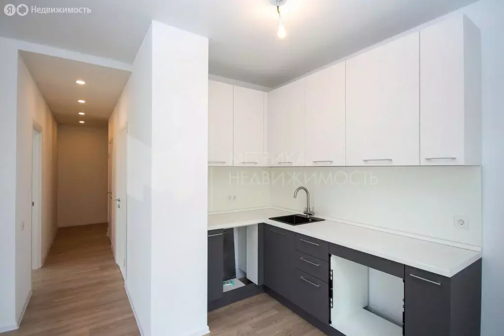 1-комнатная квартира: Тюмень, улица Юрия Рогачева, 9к2 (45 м) - Фото 1