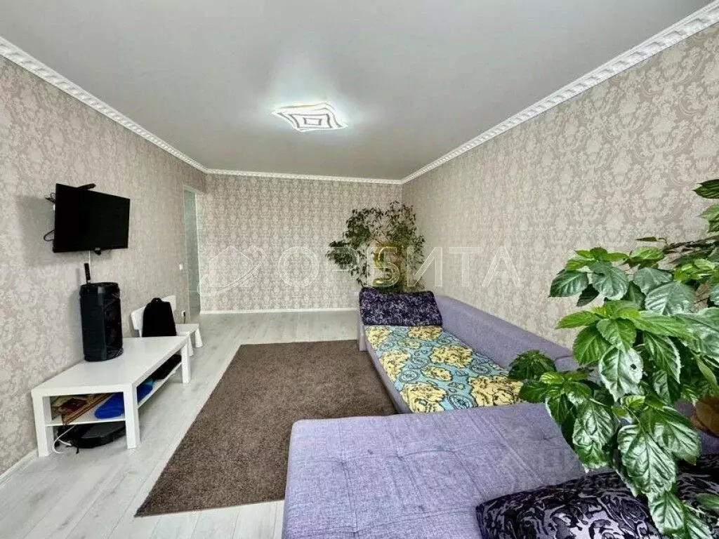 3-к кв. Тюменская область, Тюмень ул. Федюнинского, 60к2 (92.6 м) - Фото 1