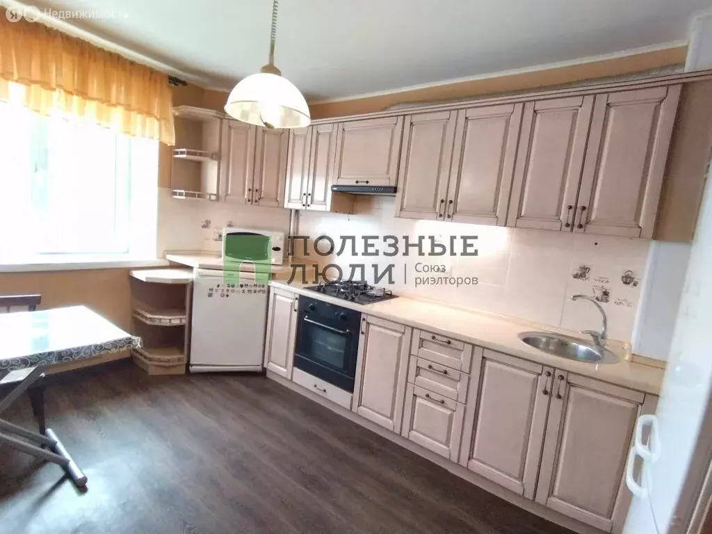 3-комнатная квартира: Зеленодольск, улица Комарова, 39 (72.2 м) - Фото 0