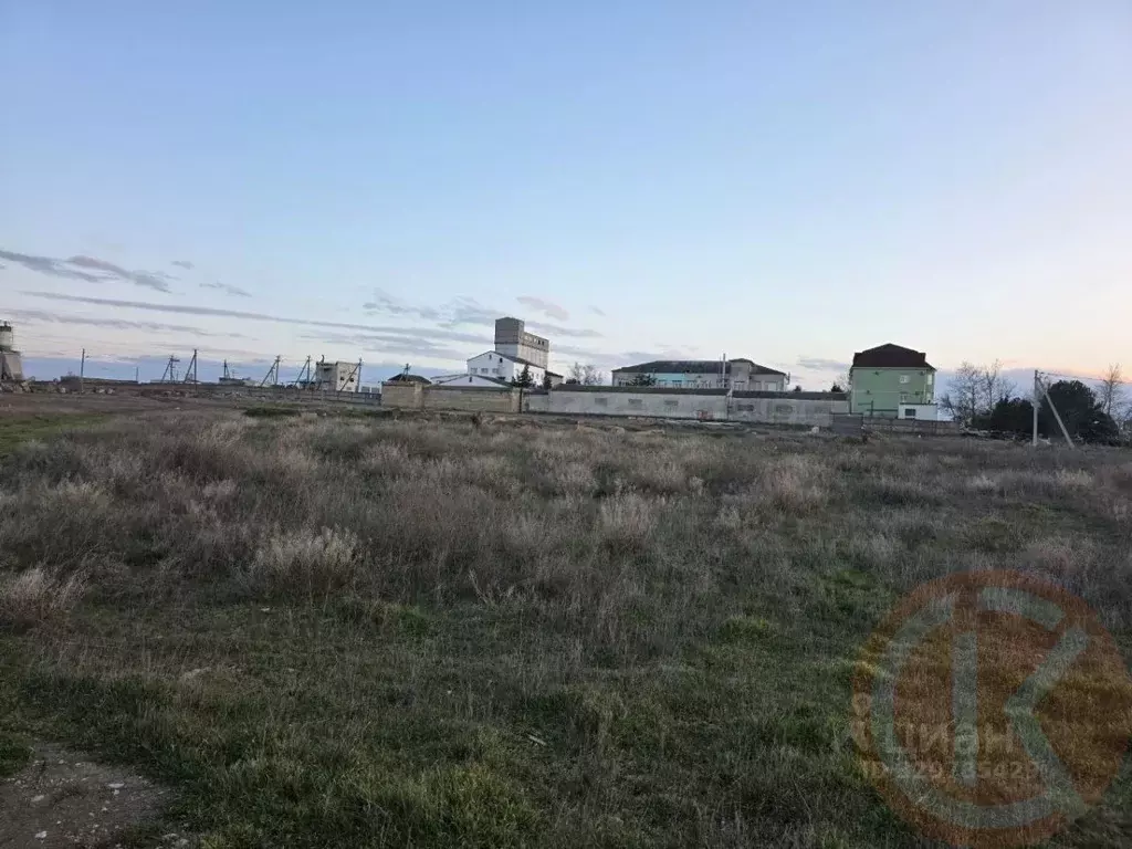 Участок в Крым, Сакский район, с. Суворовское  (6.6 сот.) - Фото 2