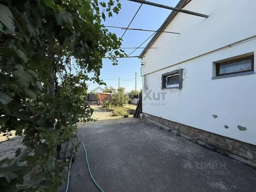 Дом в Крым, Сакский район, с. Крымское ул. Винницкая, 13 (90 м) - Фото 2
