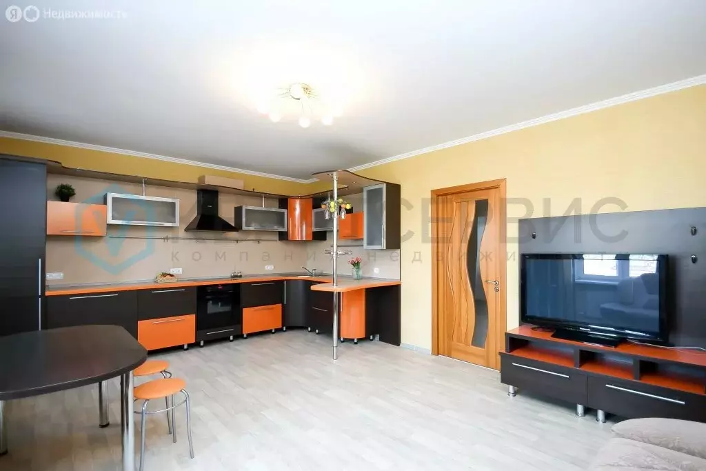 3-комнатная квартира: Омск, улица Дмитриева, 20 (85.3 м) - Фото 1