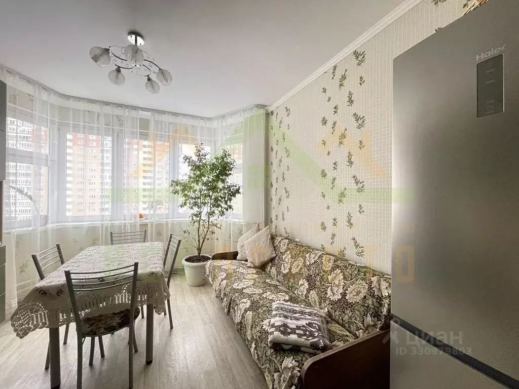 3-к кв. Москва, Москва, Московский г. ул. Солнечная, 15 (76.0 м) - Фото 1