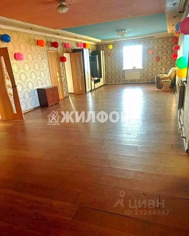 Дом в Кемеровская область, Ленинск-Кузнецкий ул. Коростылева (166 м) - Фото 1