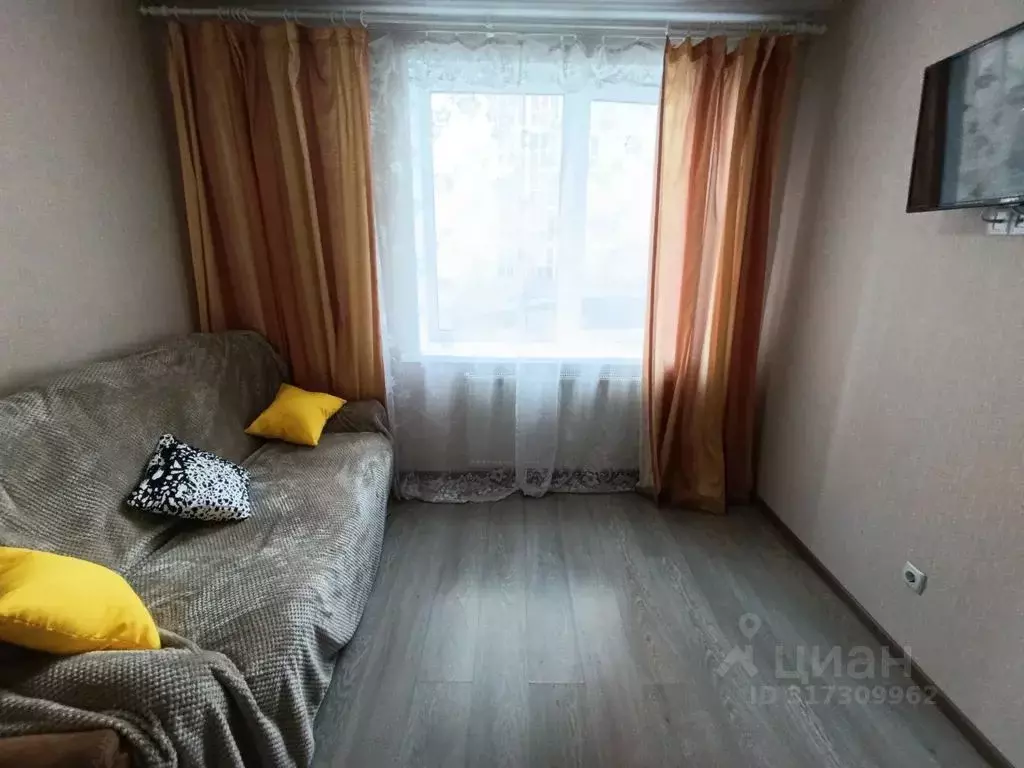 Студия Приморский край, Владивосток ул. Феодосийская, 37 (40.0 м) - Фото 0