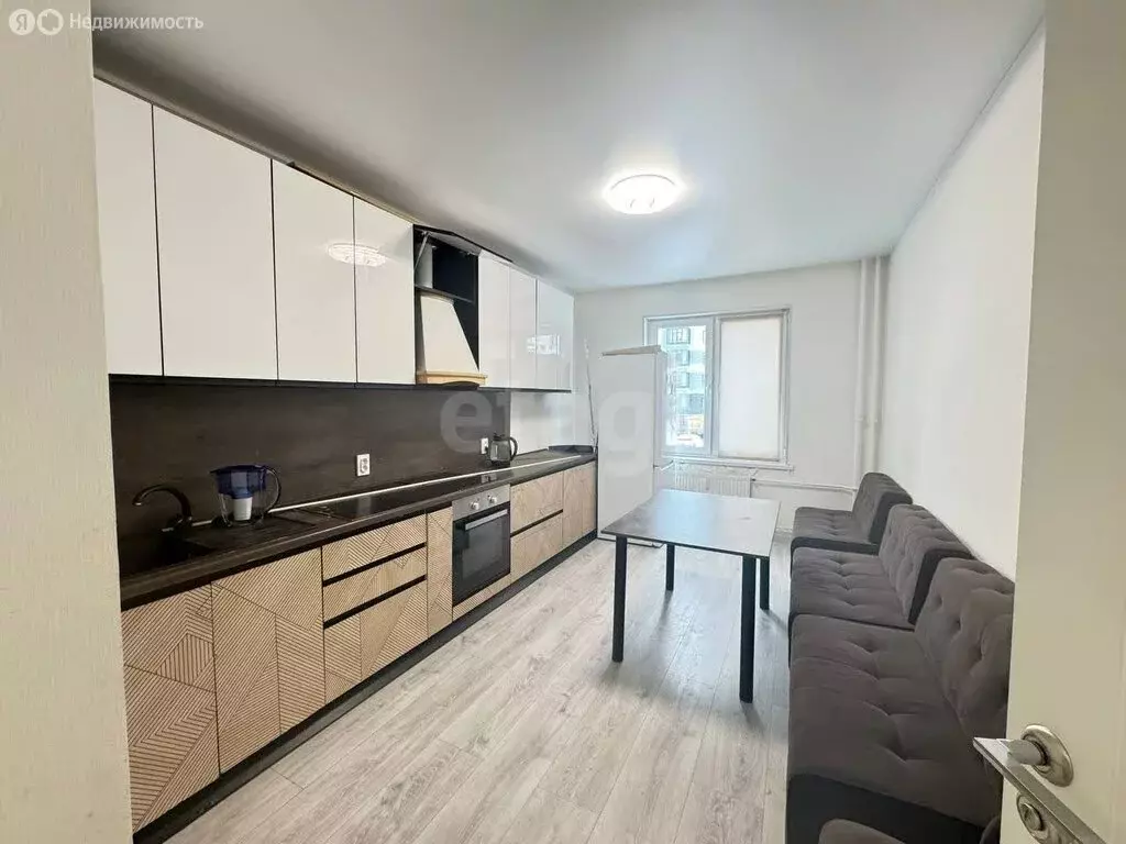 3-комнатная квартира: городской посёлок Янино-1, улица Тюльпанов, 2к1 ... - Фото 2