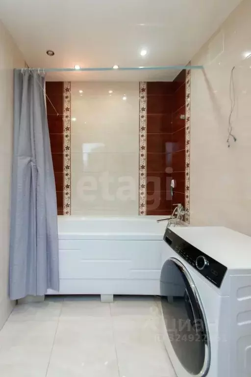 2-к кв. Тюменская область, Тюмень ул. Николая Семенова, 35 (62.1 м) - Фото 1