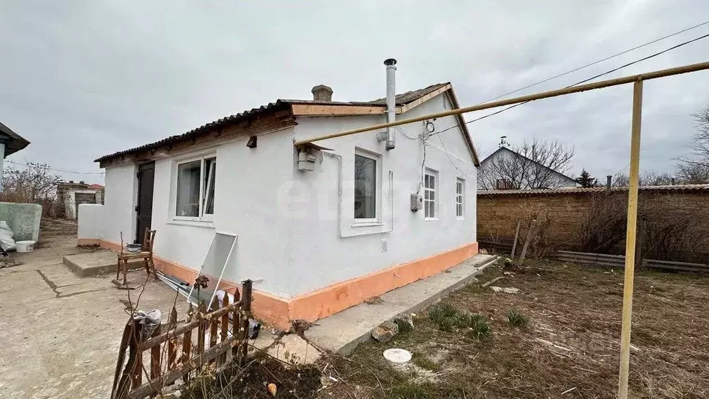 Дом в Крым, Сакский район, Митяевское с/пос, с. Шелковичное ул. ... - Фото 1