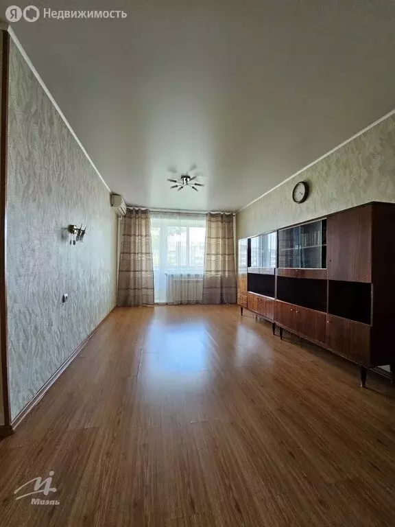 3-комнатная квартира: Барнаул, улица Матросова, 9 (57.6 м) - Фото 1