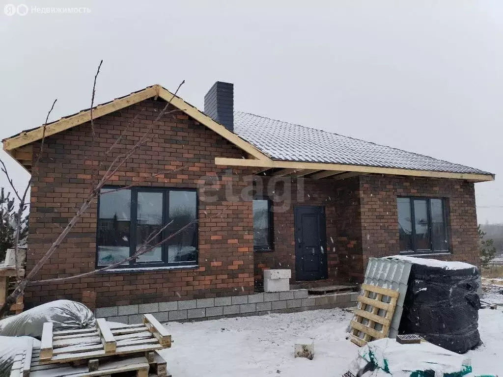 Дом в село Стрелецкое, улица Анисимова (120 м) - Фото 1