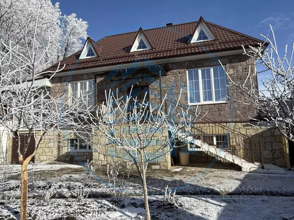 Дом в Ставропольский край, Ессентуки ул. Чкалова (229 м) - Фото 1