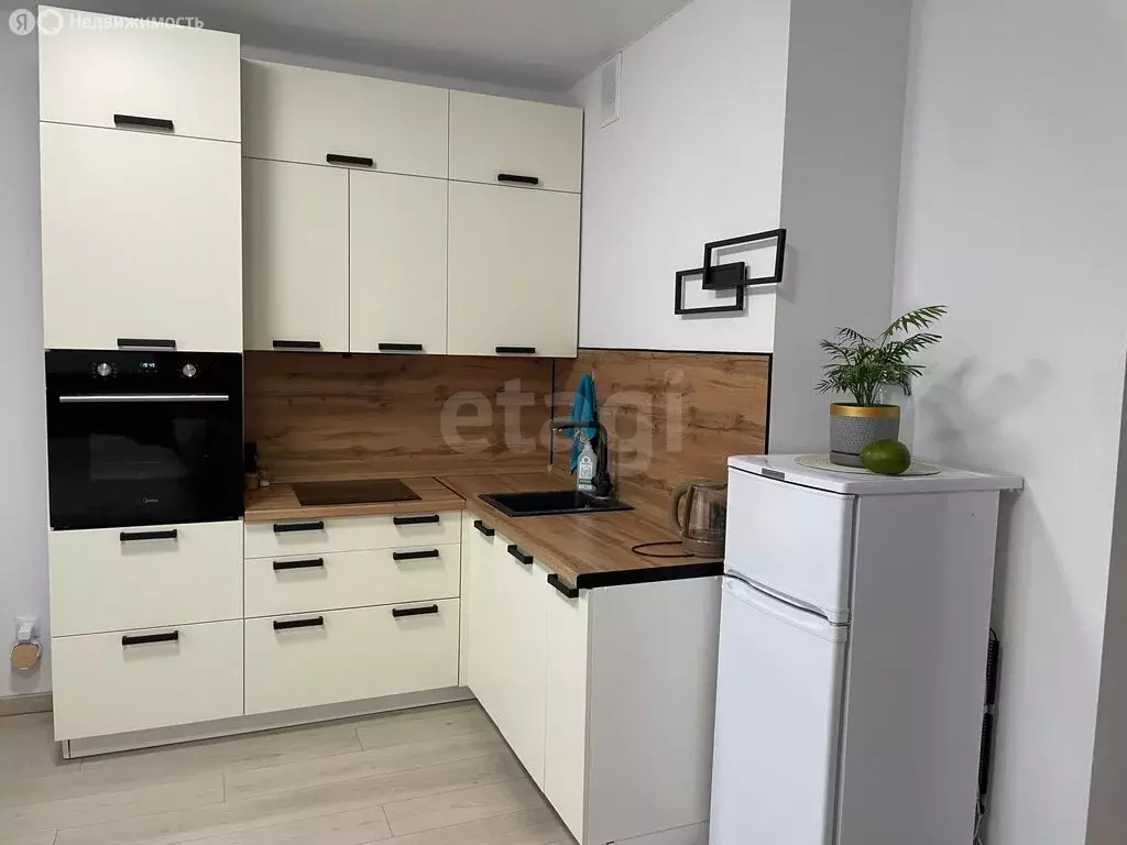 Квартира-студия: Тюмень, улица Сергея Свиридова, 11 (26.2 м) - Фото 2
