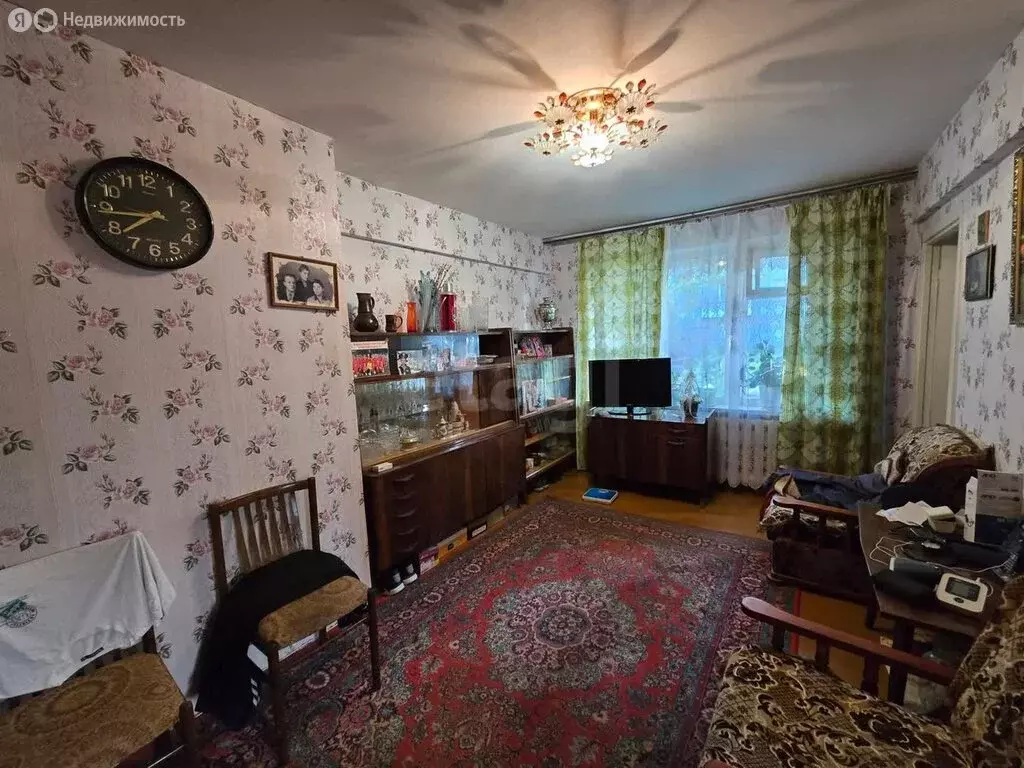 3-комнатная квартира: Брянск, улица Горбатова, 4 (48 м) - Фото 1